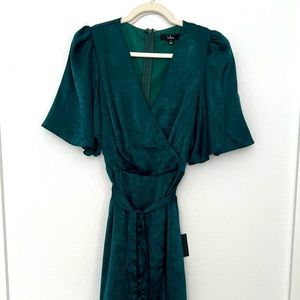 Gorgeous vibrant green wrap dress (faux-satin)